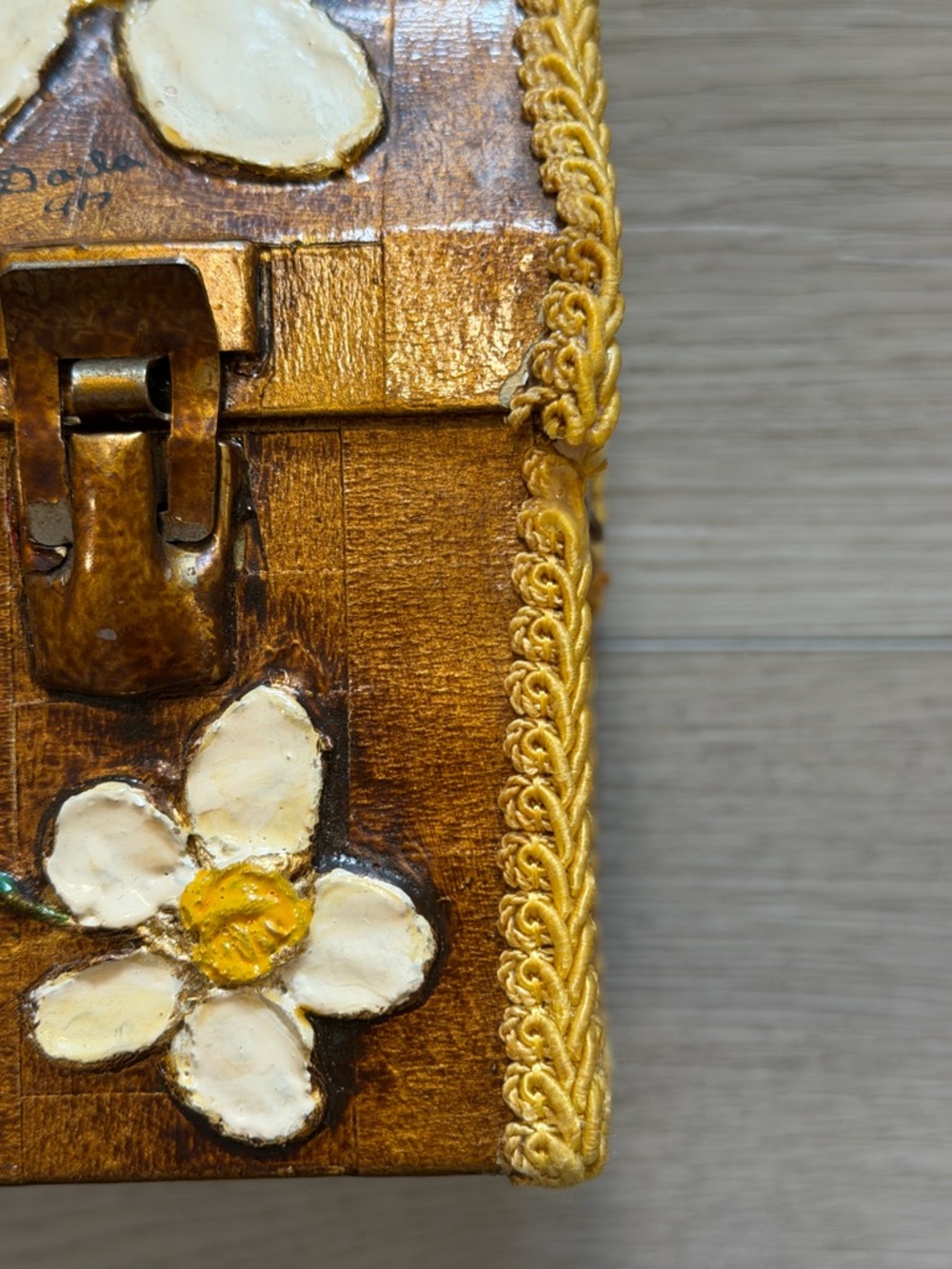 VTG Box Purse Metal Handbag Decoupaged Owl Hand Painted 3D Flowers Yellow Hippie - Picture 6 of 16